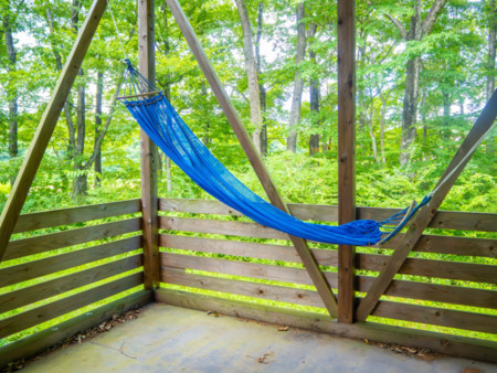 那須の森の中に佇むバンガロー