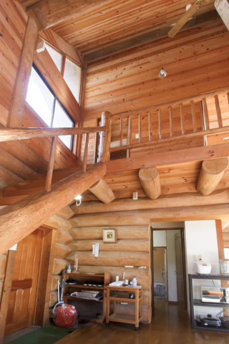 ナラ（貸別荘 こびとの森）