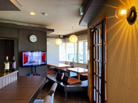 泊まれる居酒屋バル